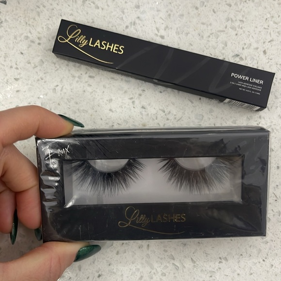 Lilly Lashes in Delara power liner - Picture 1 of 5